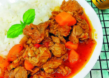 Пісний гуляш із соєвого м’яса