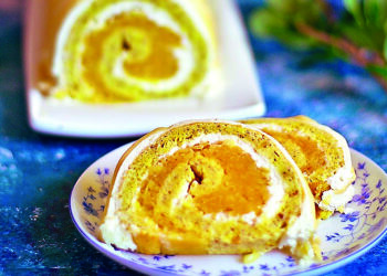 Яблучний рулет