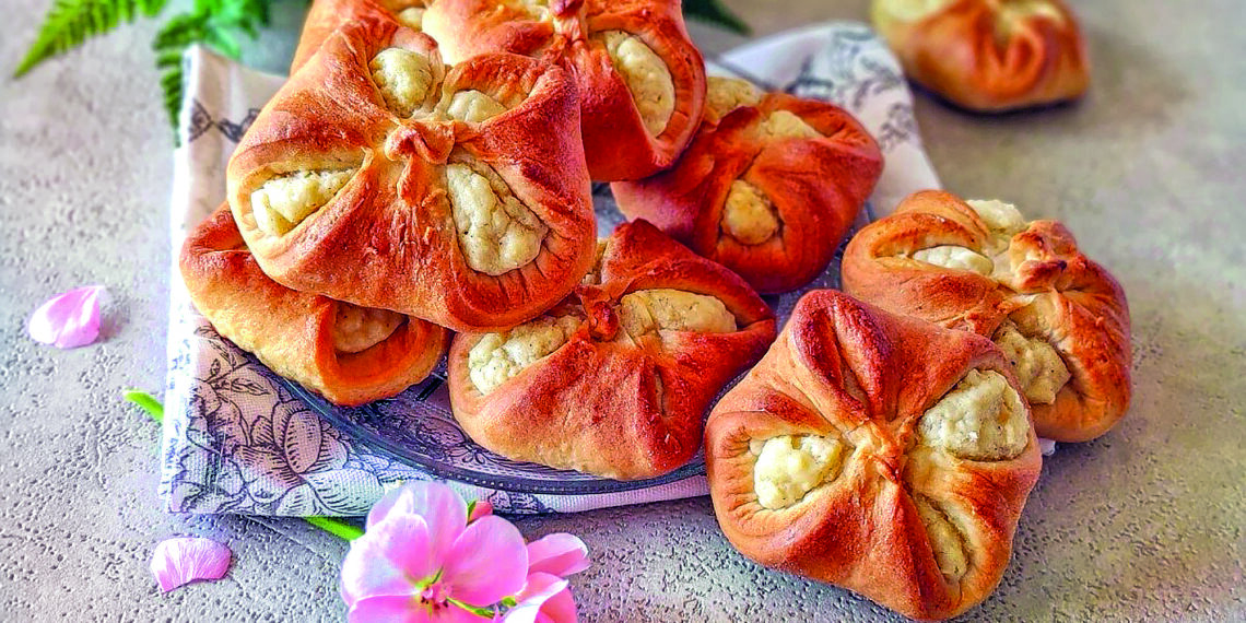 Булочки з сирною начинкою