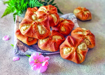 Булочки з сирною начинкою