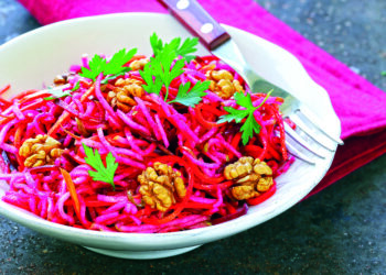 Корисний салат із сезонних овочів