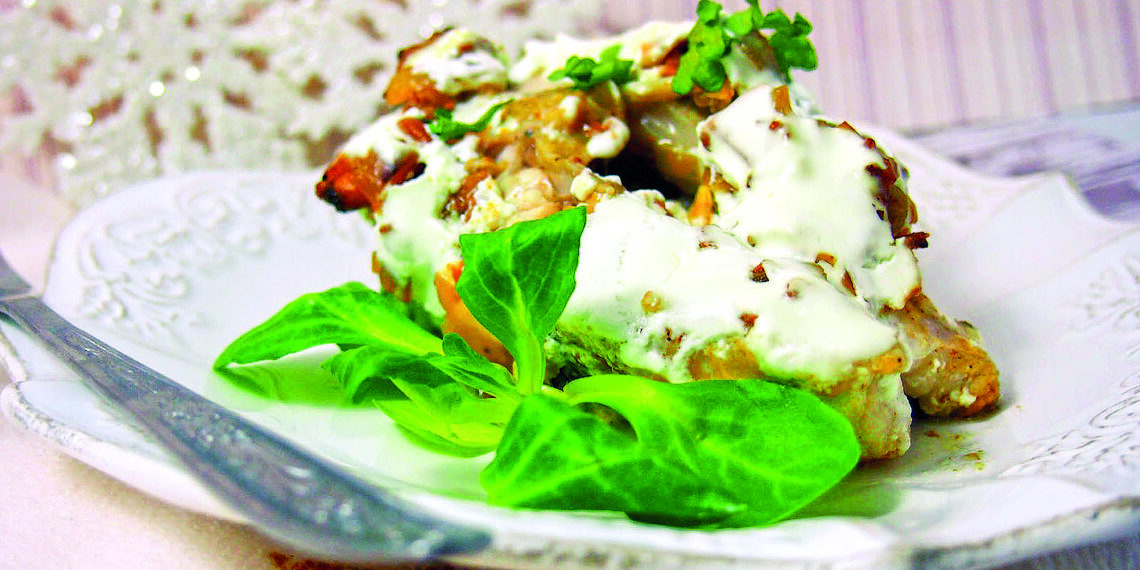 Риба у огірково-сметанному соусі