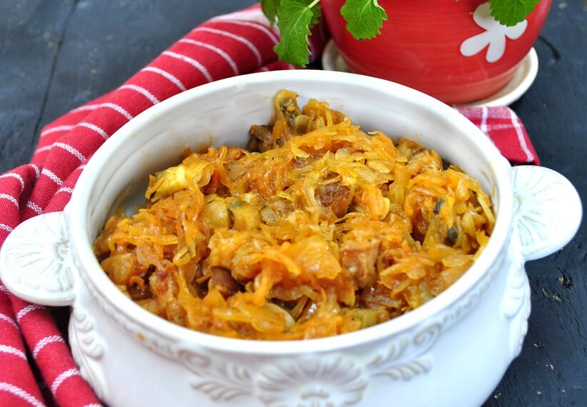 Тушкована капуста до зимового столу