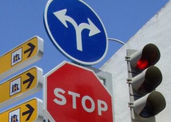 За порушення правил дорожнього руху