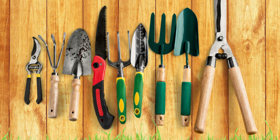 Садовий інвентар йде на відпочинок: як його зберігати