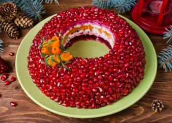 Салат “Гранатовий браслет”