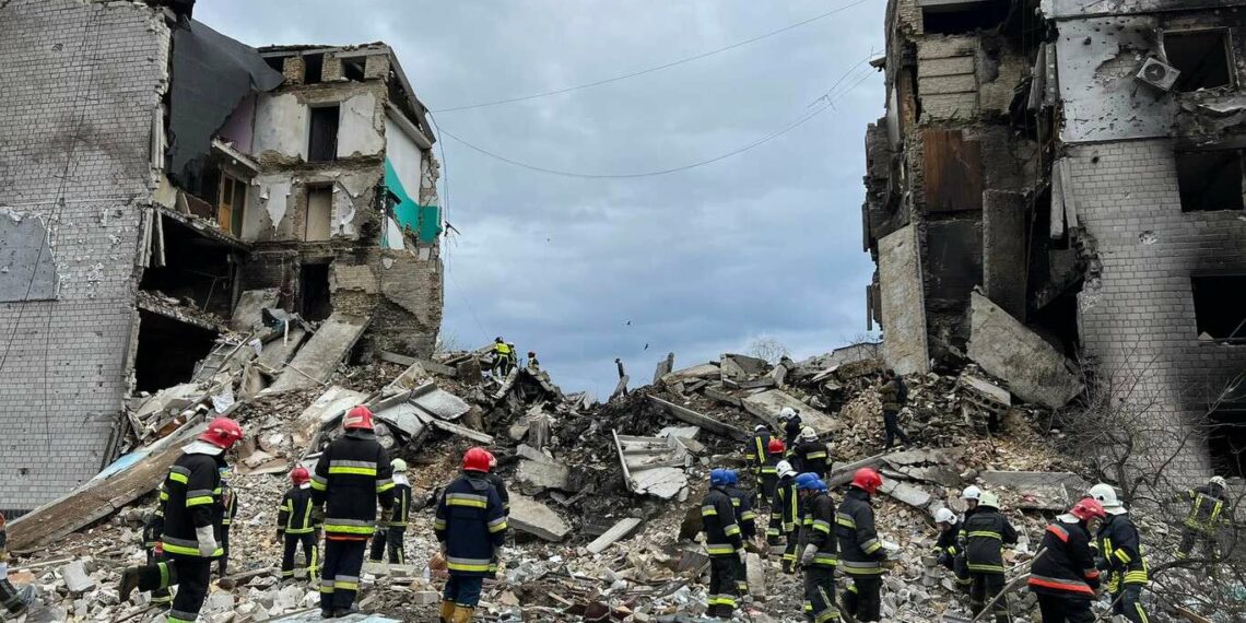 Що робити, опинившись під завалами