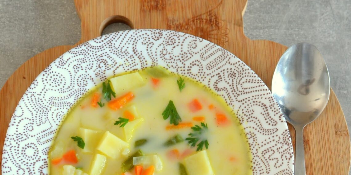 Курячий суп зі сметанною заправкою