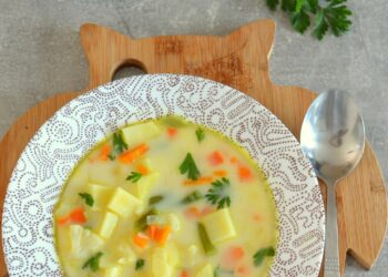 Курячий суп зі сметанною заправкою