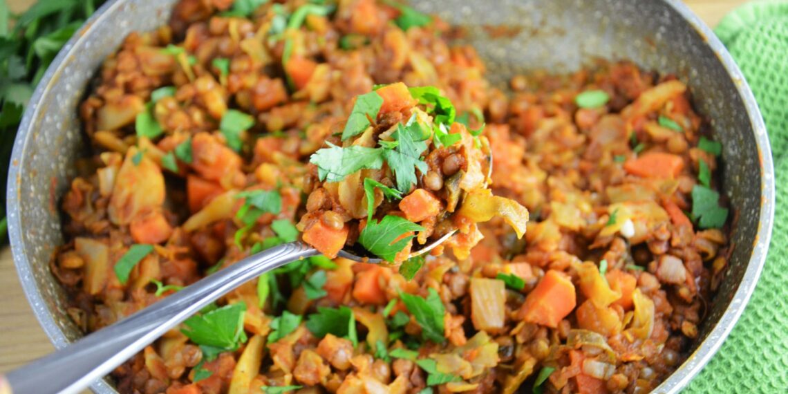 Сочевиця з гарбузом у томатному соусі