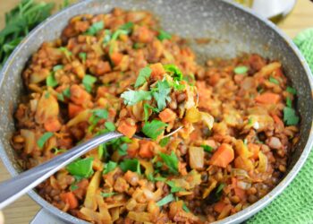 Сочевиця з гарбузом у томатному соусі