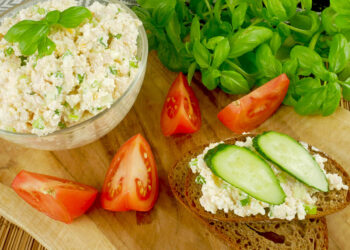 Паштет із бринзи та горіхів