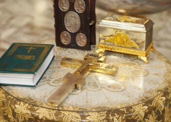 Коли мирянин може провести таїнство хрещення?