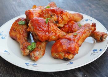 Соковиті гомілки: весь секрет у маринаді