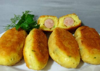 Сосиски в картопляній шубці