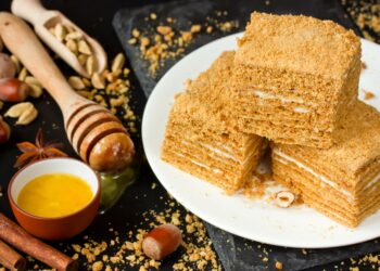 Пісний торт «Медовик»