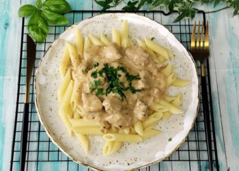 Курка в сметанно-гірчичному соусі