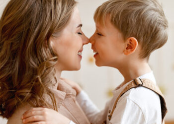 Це ви, жінки, виховуєте нас