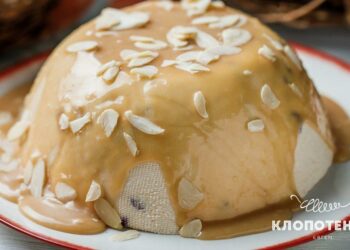 Сирна паска із солоною карамеллю