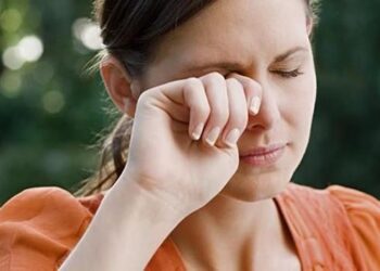 Що робити, коли сльозяться очі