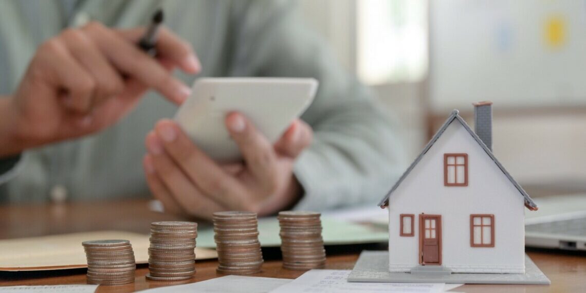 Кому з отримувачів житлових субсидій потрібно звернутися за продовженням виплат