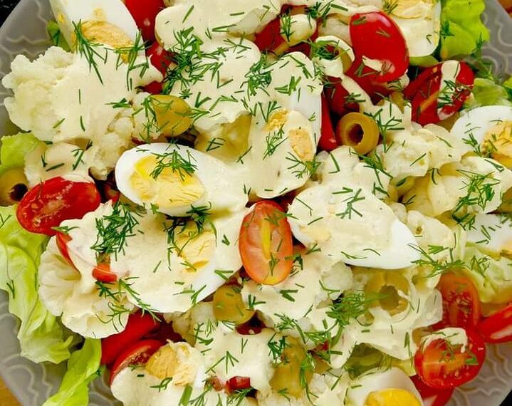 Салат із цвітною капустою і оригінальною заправкою