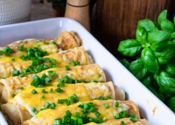 Млинці з м’ясом, запечені в духовці