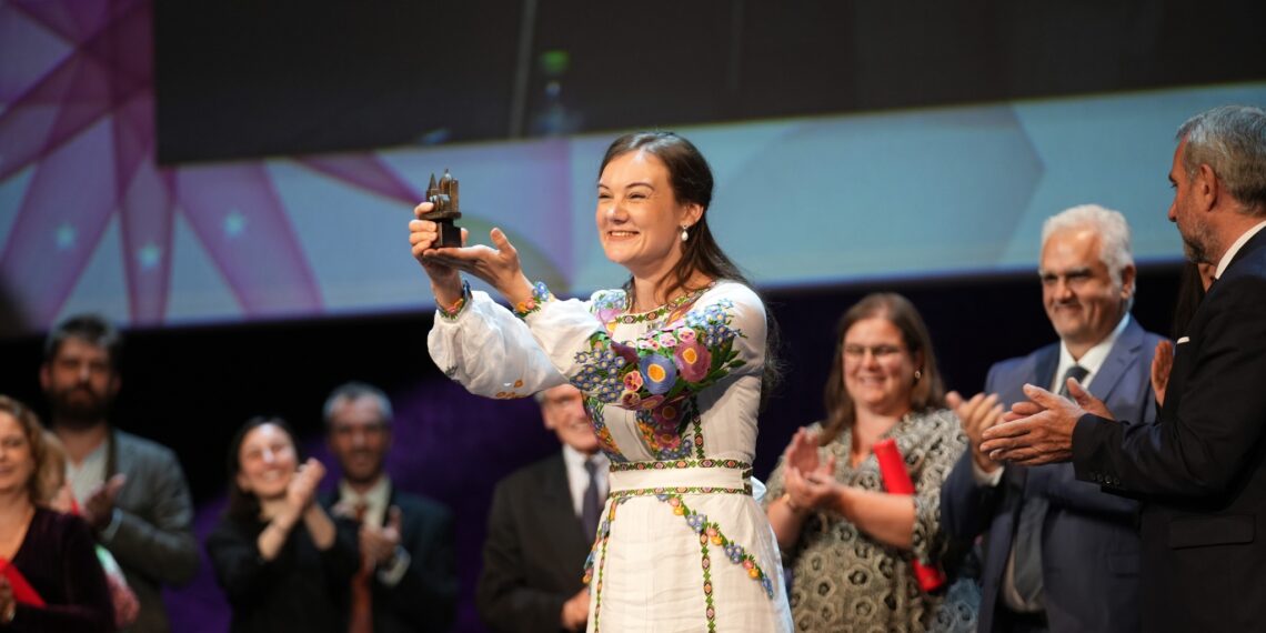 Леся Воронюк: “Вишиваємо перемогу. Кожен — на своєму місці”