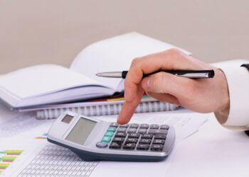 Хто та як може «придбати» страховий стаж