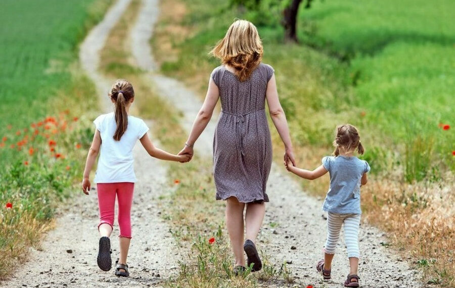 Виплати на дитину одинокій матері або батьку