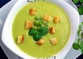 Суп-пюре із зеленого горошку