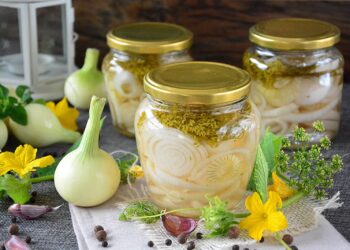 Маринована цибуля: найкраща закуска до м’яса