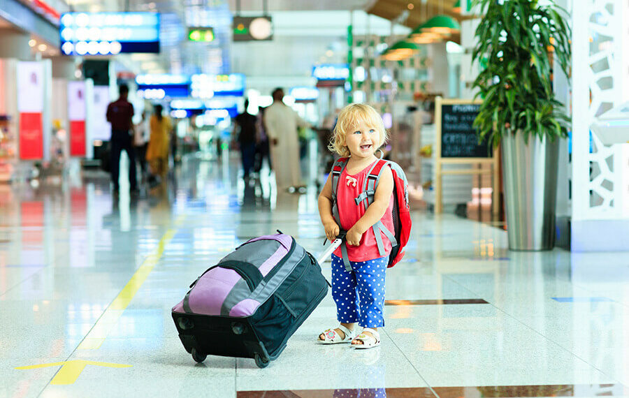 Чи можуть діти подорожувати самостійно?