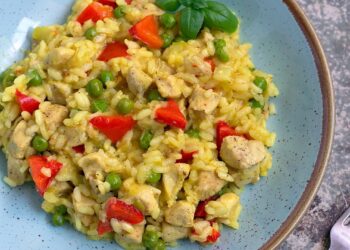 Овочеве рагу з куркою та рисом