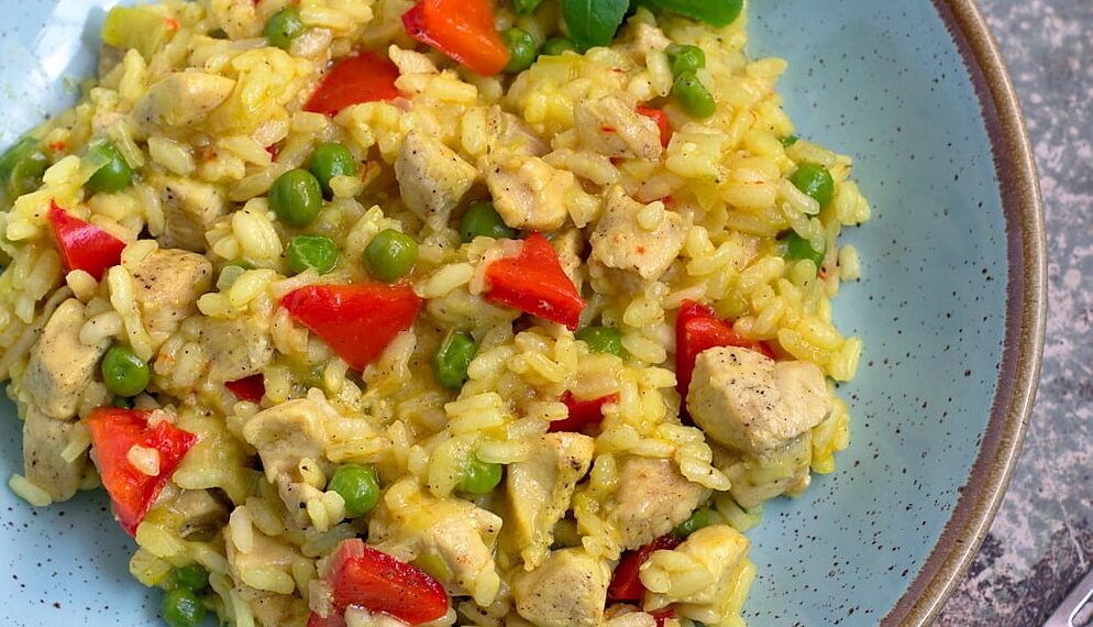 Овочеве рагу з куркою та рисом