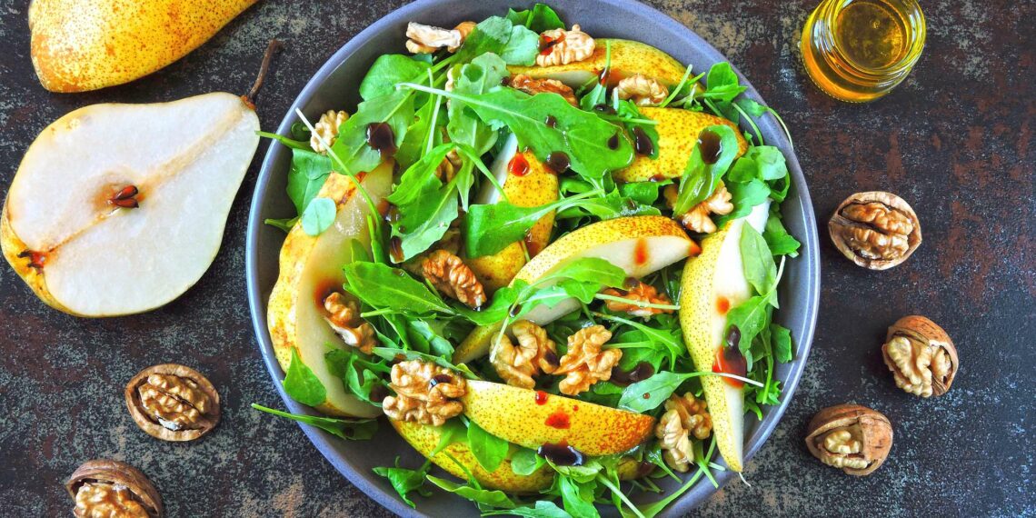 Салат із руколою та грушею