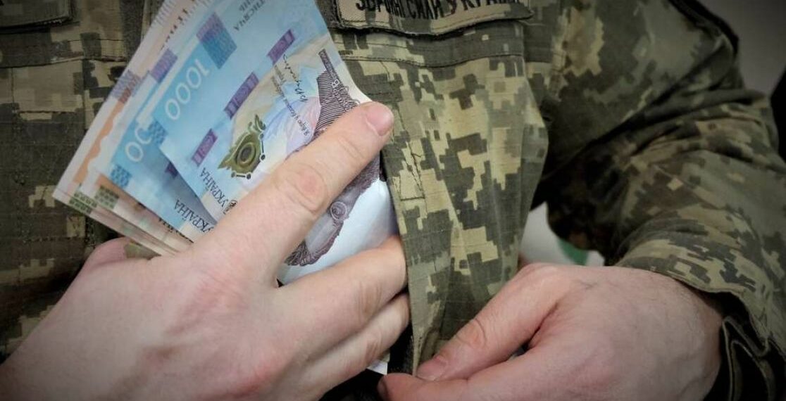 Хто з військовослужбовців може отримати 70 тисяч «бойових»