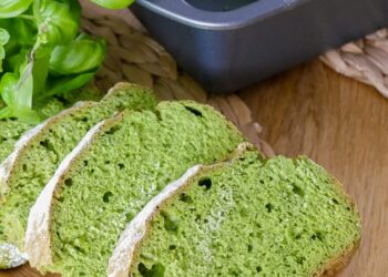 Домашній хліб зі шпинатом