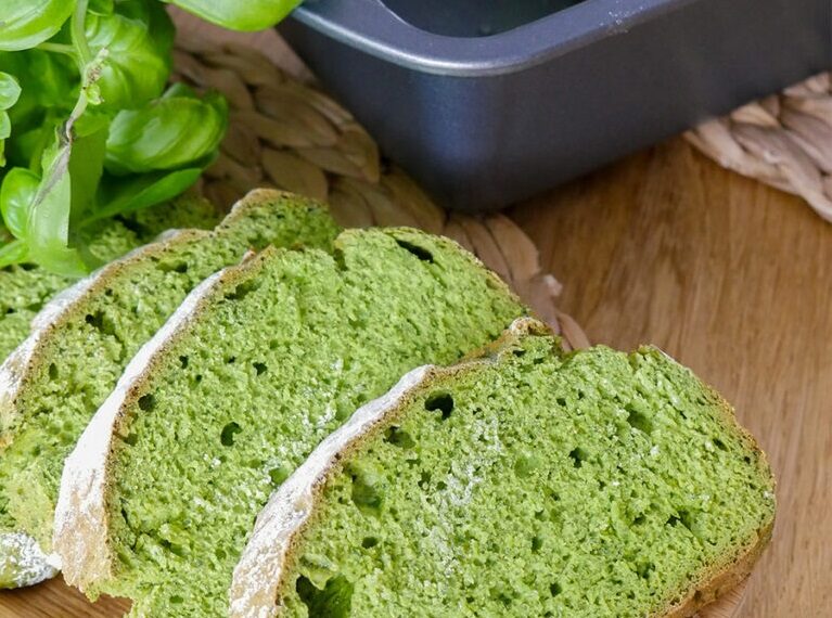 Домашній хліб зі шпинатом