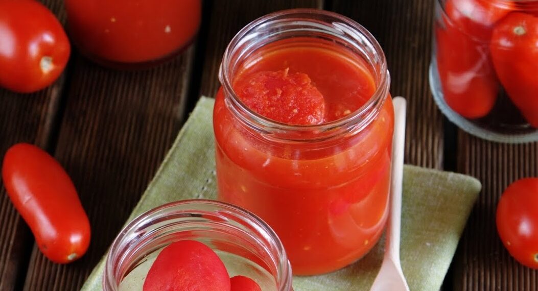 Помідори у власному соку