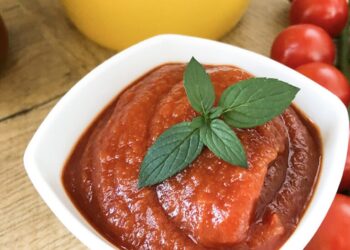 Соус до котлет і сосисок на зиму