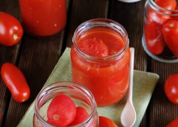 Помідори у власному соку