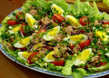 Салат «Гавань»: з тунцем і свіжою зеленню