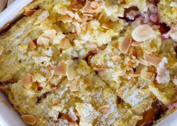 Пшоняна запіканка зі сливами