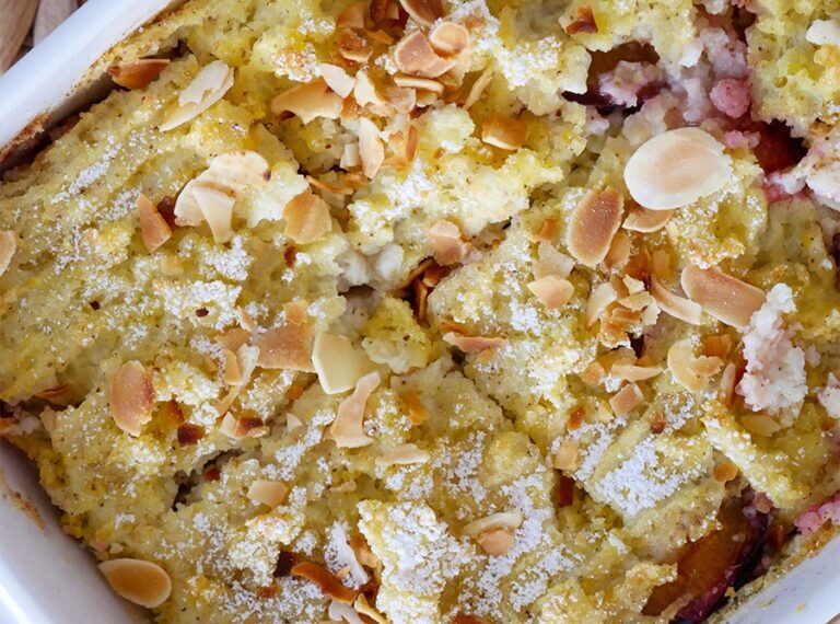 Пшоняна запіканка зі сливами