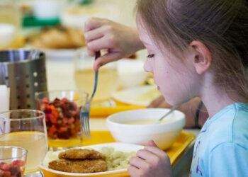 Безкоштовне харчування для всіх молодших школярів