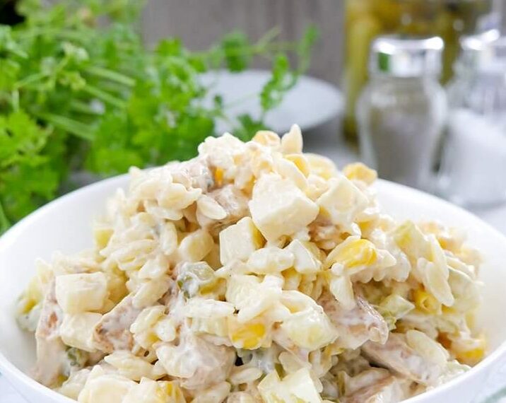 Салат «Пан гурман» — із куркою, ананасом і авокадо