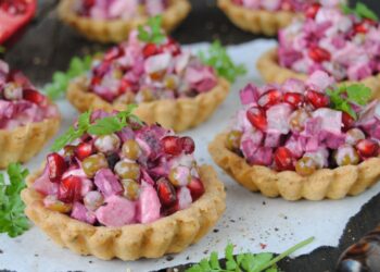 Святкові кошики для закусок