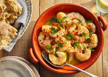 Королівські креветки в часниковому соусі