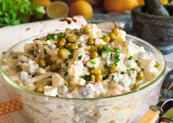 Цей ситний і свіжий салат — спрощена версія олів’є